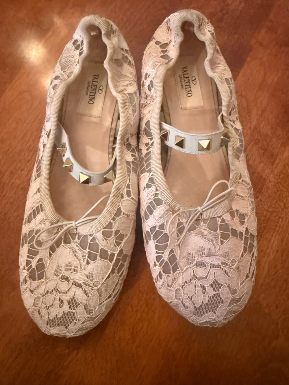 Valentino Garavani Lace Ballet Flats in Light Beige with Gold Studs